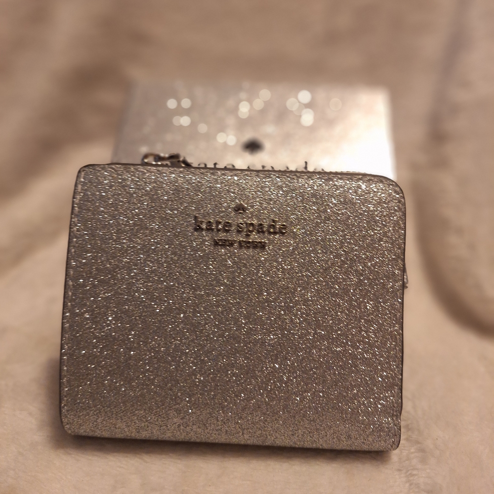 Kate Spade Silver Joeley Bi-fold Wallet In SilverGlitter